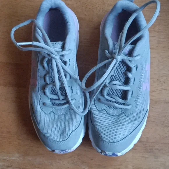 Under Armour Shoes - Picture 2 of 8
